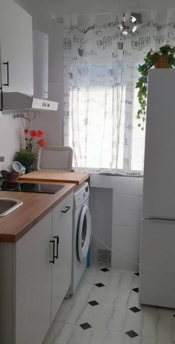 Cozy And Well Connected Apartment Sevilla Exterior foto